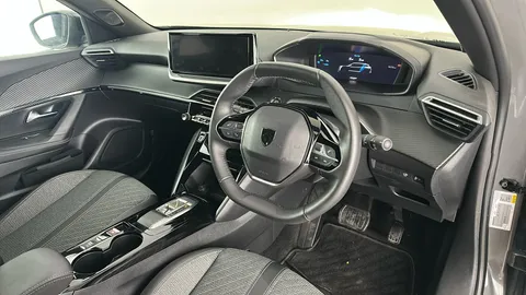 PEUGEOT 2008 100kW Allure 50kWh Auto