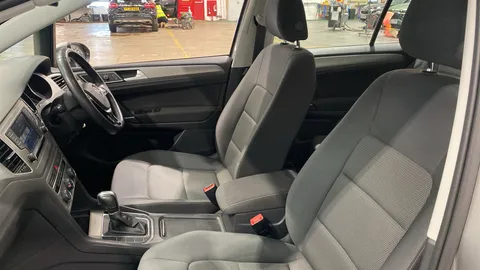 VOLKSWAGEN GOLF SV 1.4 TSI SE DSG