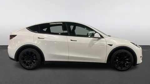 Tesla                     Model Y Long Range AWD 5dr Auto