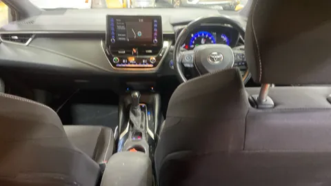 Toyota Corolla 1.8 VVT-i Hybrid Icon Tech CVT