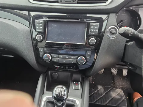 NISSAN QASHQAI 1.2 DiG-T Tekna [Non-Panoramic]