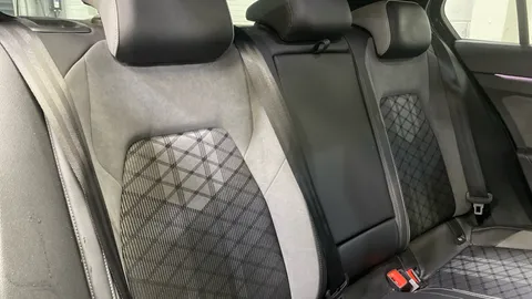 VOLKSWAGEN GOLF 1.5 TSI R-Line