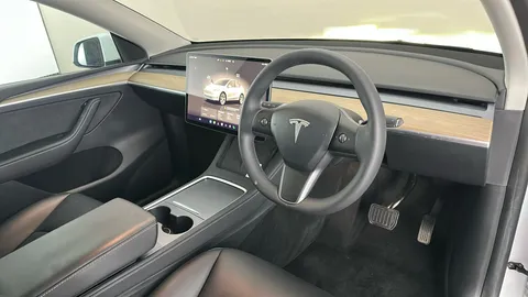 TESLA MODEL Y Long Range AWD Auto