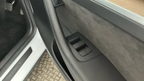 TESLA MODEL Y Long Range AWD Auto