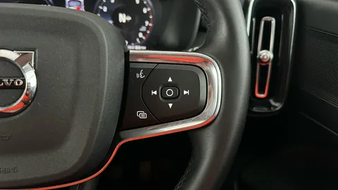 VOLVO XC40 1.5 T3 [163] Momentum