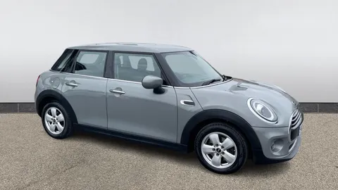 MINI HATCHBACK 1.5 Cooper Classic II Auto