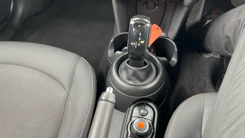 MINI HATCHBACK 1.5 Cooper Classic II Auto