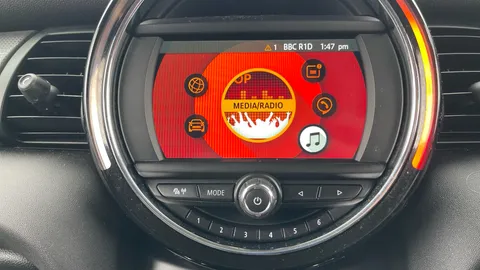 MINI HATCHBACK 1.5 Cooper Classic II Auto