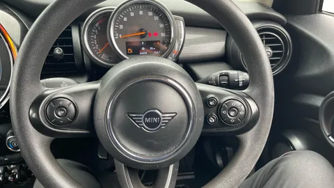 MINI HATCHBACK 1.5 Cooper Classic II Auto