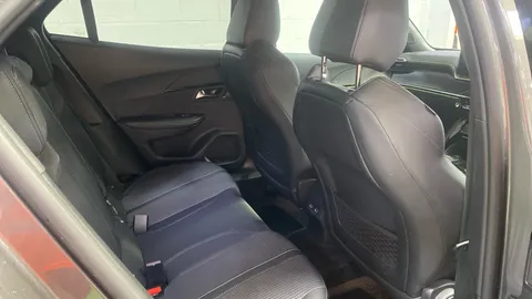 PEUGEOT 2008 1.2 PureTech 130 GT EAT8