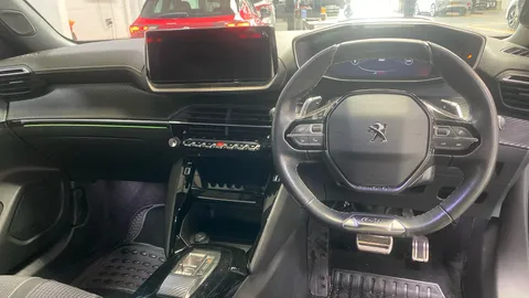 PEUGEOT 2008 1.2 PureTech 130 GT EAT8