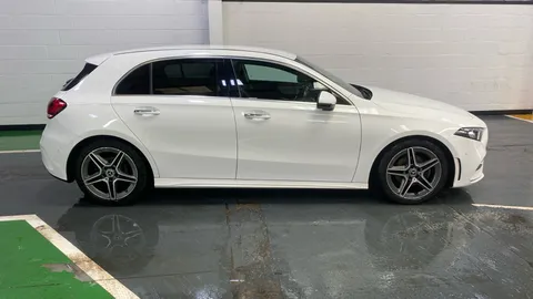 MERCEDES-BENZ A CLASS A180 AMG Line Premium Auto