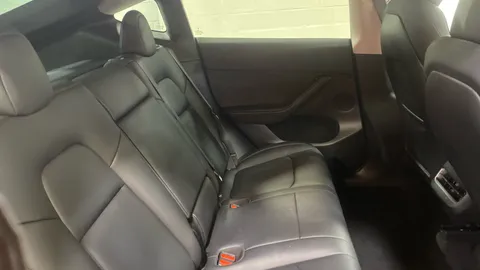 Tesla                     Model Y Long Range AWD 5dr Auto