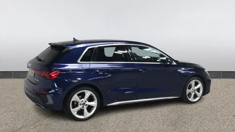 AUDI A3 30 TFSI S Line S Tronic [Comfort+Sound]