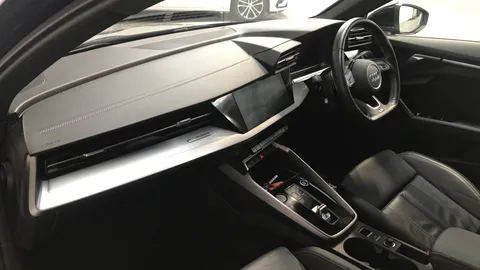 AUDI A3 30 TFSI S Line S Tronic [Comfort+Sound]