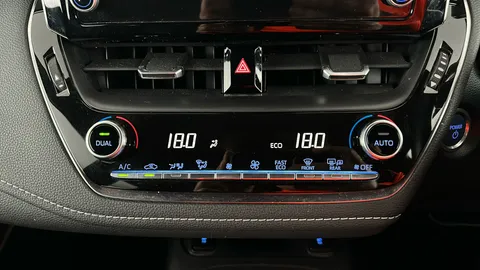 TOYOTA COROLLA 1.8 VVT-i Hybrid Icon Tech CVT