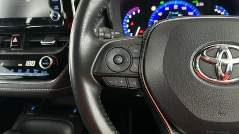 TOYOTA COROLLA 1.8 VVT-i Hybrid Icon Tech CVT