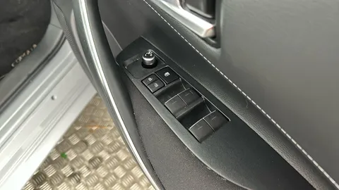 TOYOTA COROLLA 1.8 VVT-i Hybrid Icon Tech CVT