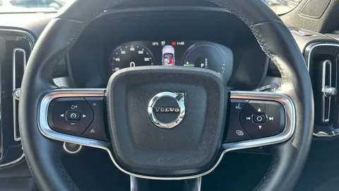 VOLVO XC40 1.5 T4 Recharge PHEV Plus Dark Auto