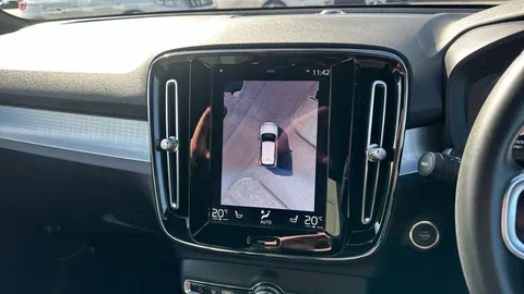 VOLVO XC40 1.5 T4 Recharge PHEV Plus Dark Auto