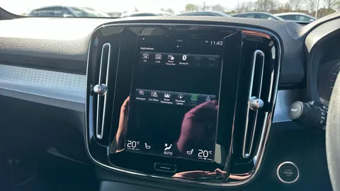 VOLVO XC40 1.5 T4 Recharge PHEV Plus Dark Auto