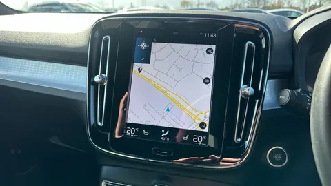 VOLVO XC40 1.5 T4 Recharge PHEV Plus Dark Auto