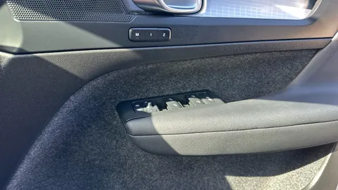 VOLVO XC40 1.5 T4 Recharge PHEV Plus Dark Auto