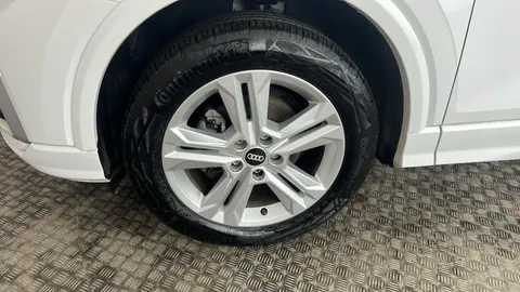 AUDI Q2 35 TFSI Sport S Tronic