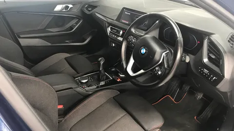 BMW 1 Series 118i [136] Sport