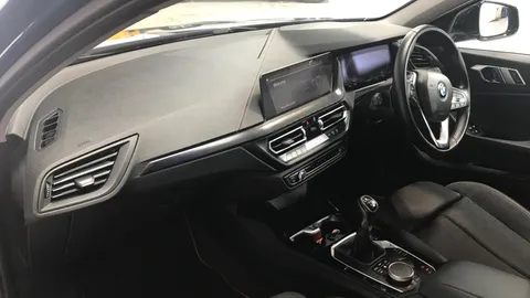 BMW 1 Series 118i [136] Sport