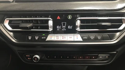 BMW 1 Series 118i [136] Sport