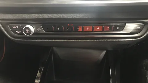 BMW 1 Series 118i [136] Sport