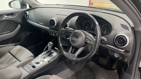 AUDI A3 1.4 TFSI e-tron S Tronic