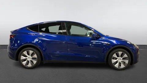 TESLA MODEL Y RWD Auto