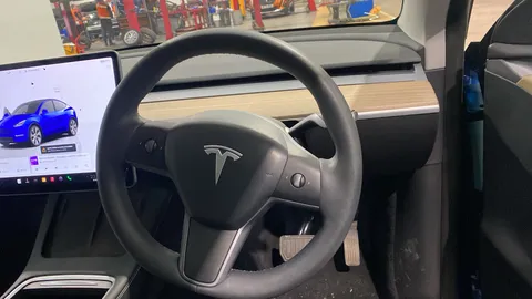 TESLA MODEL Y RWD Auto