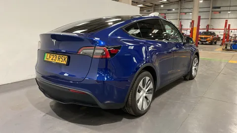 TESLA MODEL Y RWD Auto