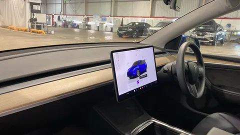TESLA MODEL Y RWD Auto