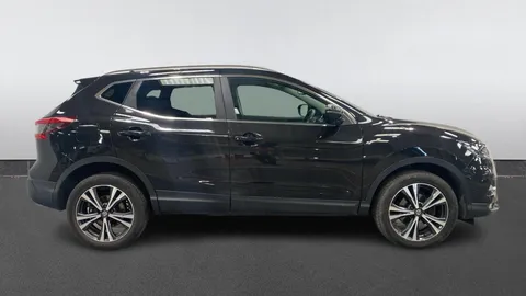 NISSAN QASHQAI 1.3 DiG-T N-Connecta 5dr