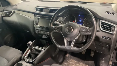 NISSAN QASHQAI 1.3 DiG-T N-Connecta 5dr