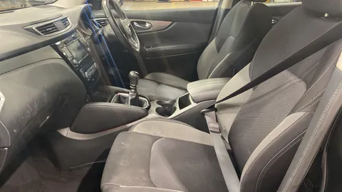 NISSAN QASHQAI 1.3 DiG-T N-Connecta 5dr