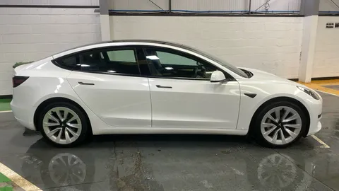 TESLA MODEL 3 Standard Plus Auto