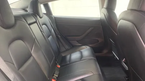TESLA MODEL 3 Standard Plus Auto