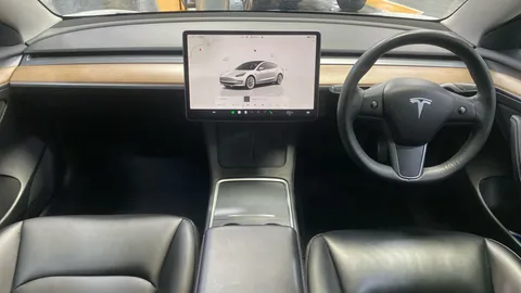 TESLA MODEL 3 Standard Plus Auto