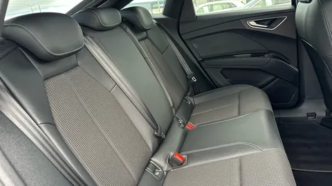 AUDI Q4 150kW 40 82kWh S Line Auto