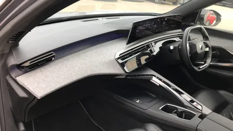 PEUGEOT 3008 1.2 Hybrid 136 GT 5dr e-DSC6 [IMPORT]