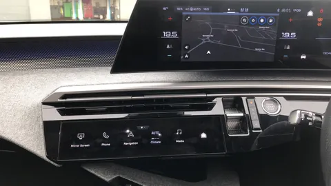 PEUGEOT 3008 1.2 Hybrid 136 GT 5dr e-DSC6 [IMPORT]