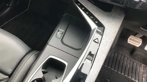 PEUGEOT 3008 1.2 Hybrid 136 GT 5dr e-DSC6 [IMPORT]