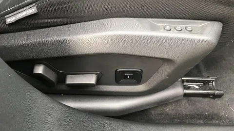 PEUGEOT 3008 1.2 Hybrid 136 GT 5dr e-DSC6 [IMPORT]