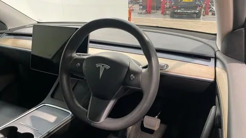 TESLA MODEL Y Long Range AWD Auto