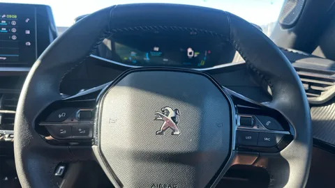 PEUGEOT 2008 100kW Allure Premium+ 50kWh Auto